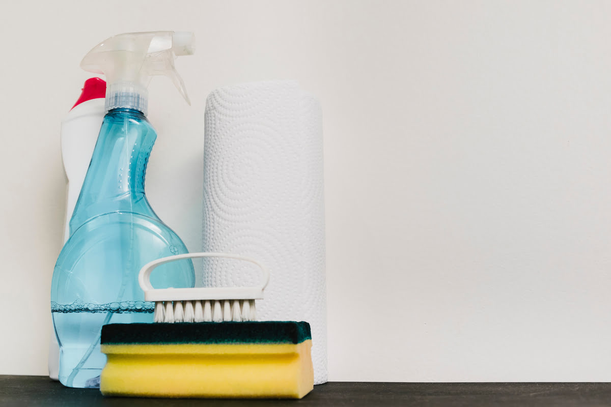 Bezpieczne i efektywne odkażanie powierzchni – chemia profesjonalna w walce z bakteriami i wirusami
